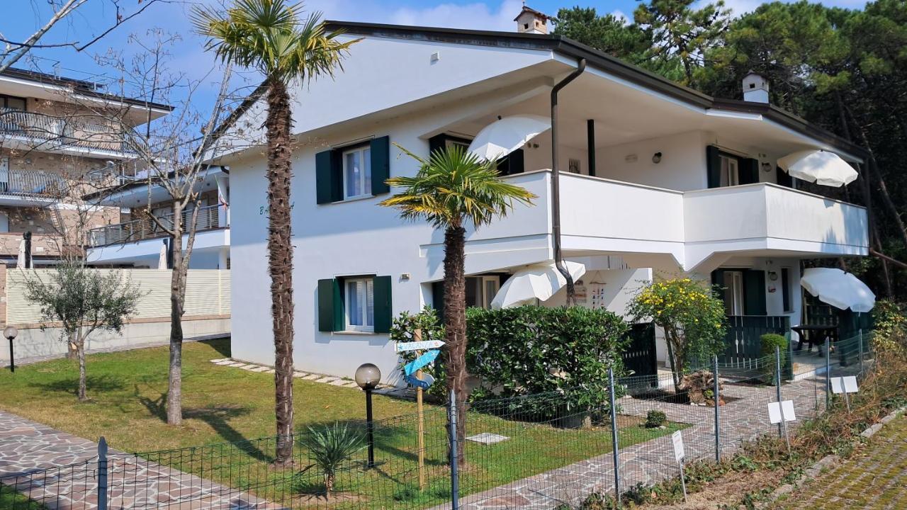 Villa Barbara Fra I Pini Lignano Sabbiadoro Exterior photo