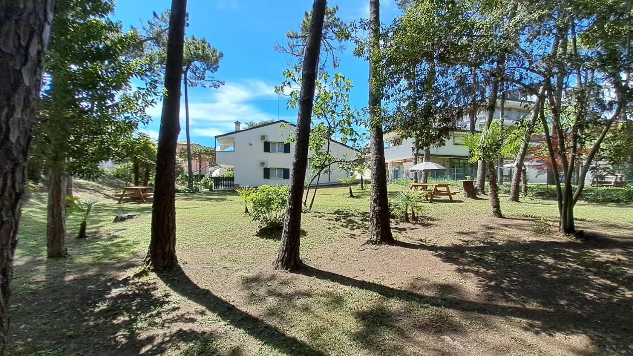 Villa Barbara Fra I Pini Lignano Sabbiadoro Exterior photo